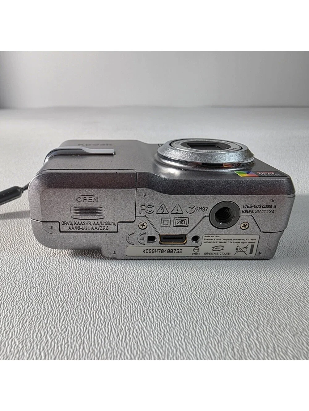 Kodak EasyShare C743 7.1MP Digital Camera With Batteries, Silver Works - READ